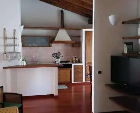 Ampio Attico Con Vista A Canzo