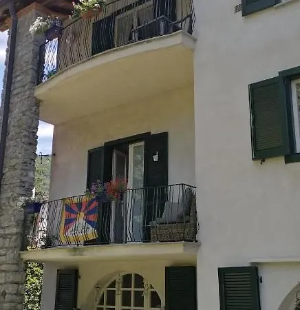 Ampio Attico Con Vista A Canzo